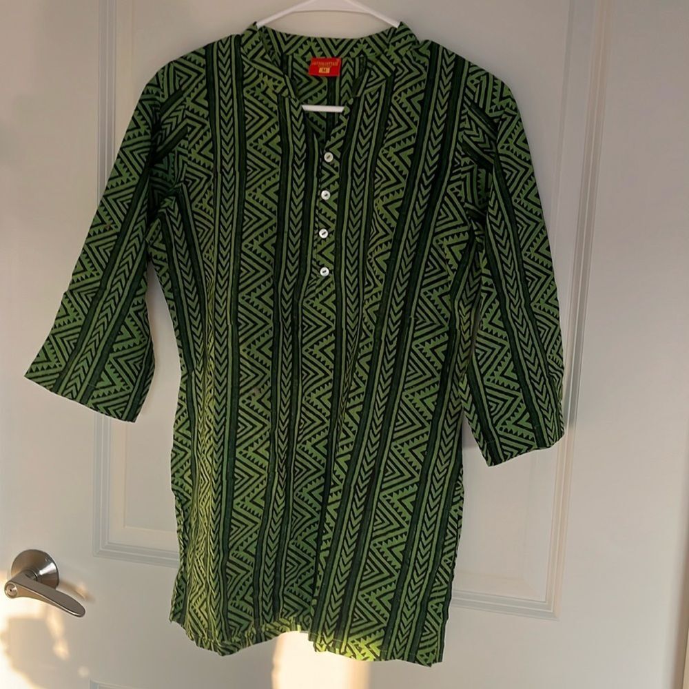 NWOT cotton cottage tribal print green long shirt